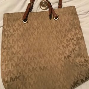 Micheal Kors Purse